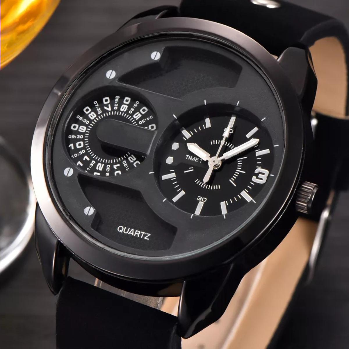 Stylish Rubber Strap Watch