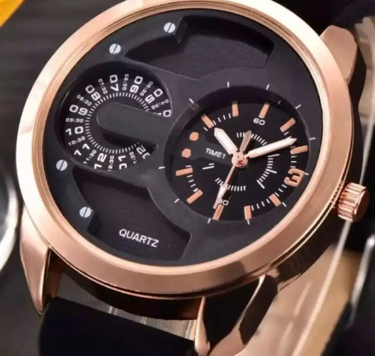 Stylish Rubber Strap Watch
